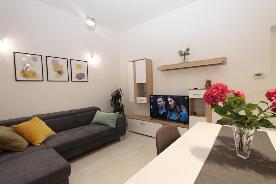 L Apartment Raša Екстериор снимка