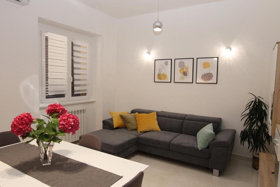 L Apartment Raša Екстериор снимка