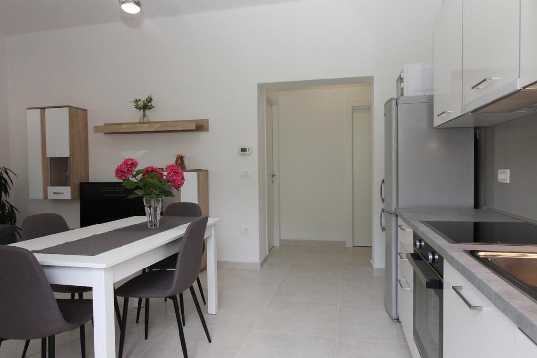L Apartment Raša Екстериор снимка
