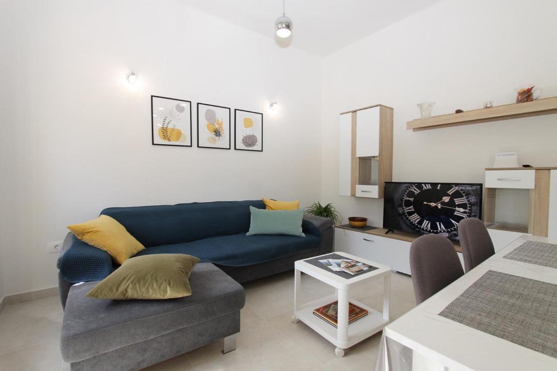 L Apartment Raša Екстериор снимка