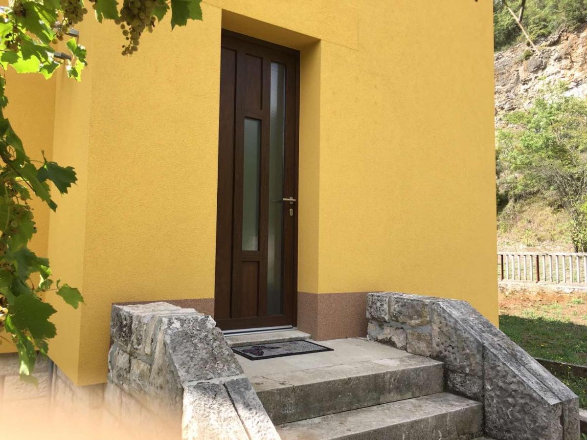 L Apartment Raša Екстериор снимка